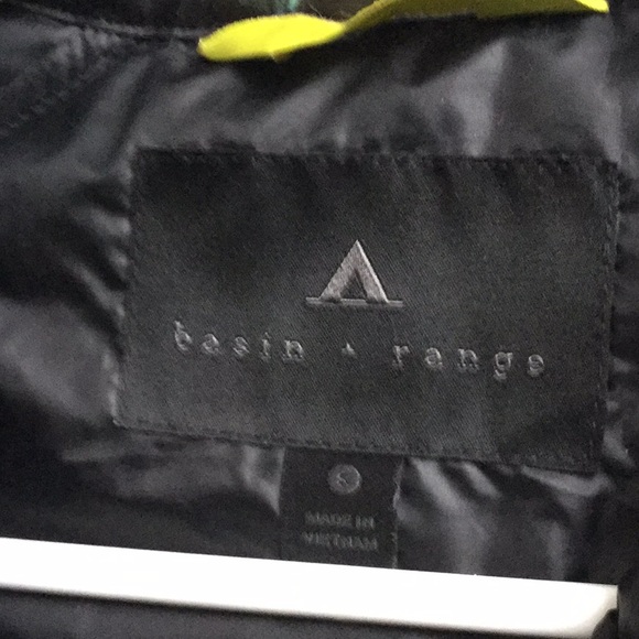 Basin Range down vest. - Picture 4 of 4